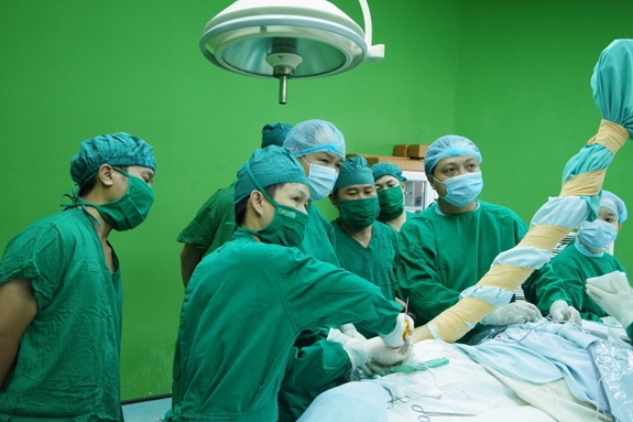 Khoa Ngoại Chấn thương-Chỉnh hình phát triển kỹ thuật phẫu thuật nội soi khớp vai.